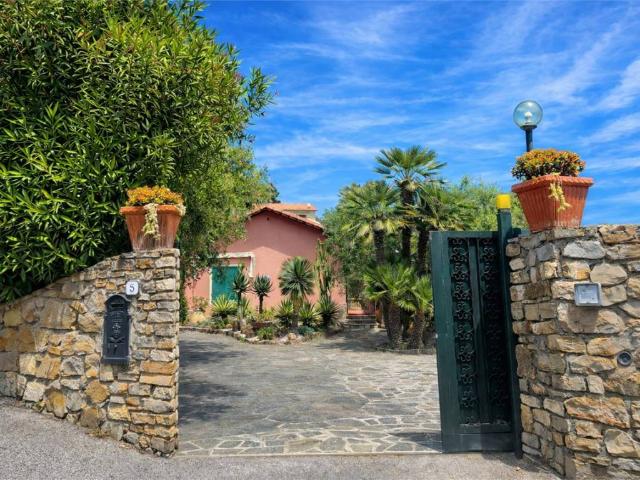 Villa Indipendente in vendita a Capo Mimosa, Cervo