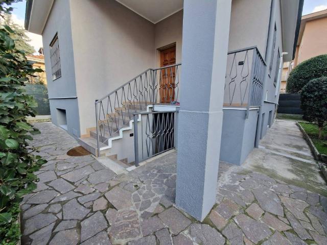Villa Indipendente in vendita a Quartiere Giardino, Cesano Boscone
