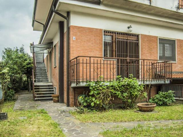 Villa Indipendente in vendita a Quartiere Pasubio, Cesano Boscone
