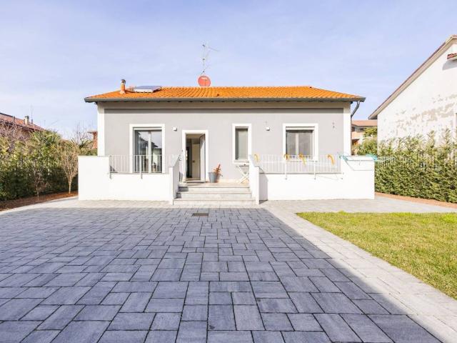 Villa Indipendente in vendita a Molinello, Cesano Maderno