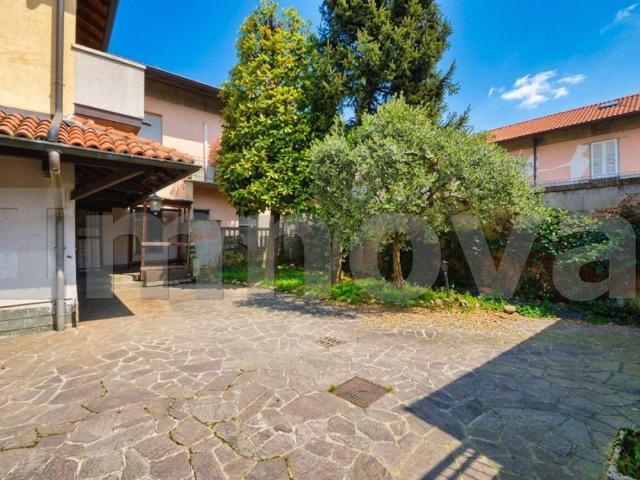 Villa Indipendente in vendita a Cesano Maderno, Lombardia