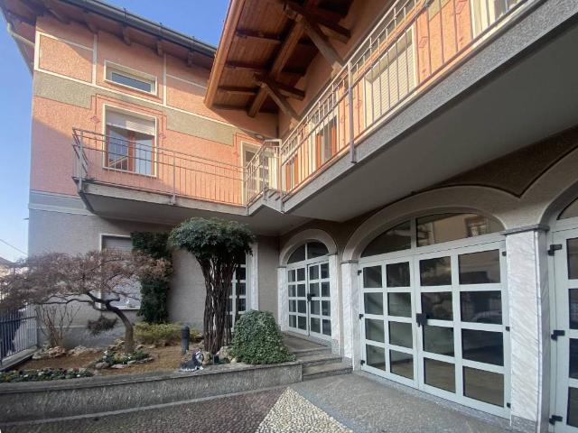 Villa Indipendente in vendita a Cesano Maderno, Lombardia