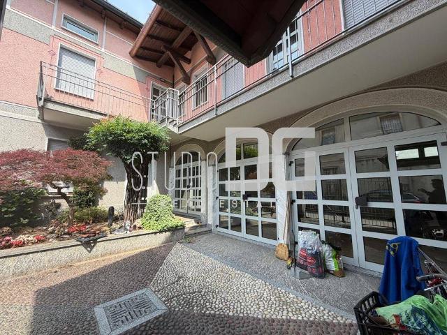 Villa Indipendente in vendita a Cesano Maderno, Lombardia
