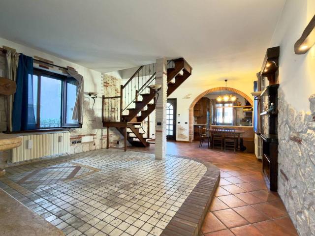 Villa Indipendente in vendita a Molinello, Cesano Maderno