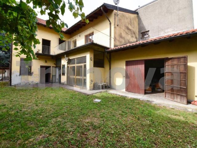 Villa Indipendente in vendita a Cesano Maderno, Lombardia