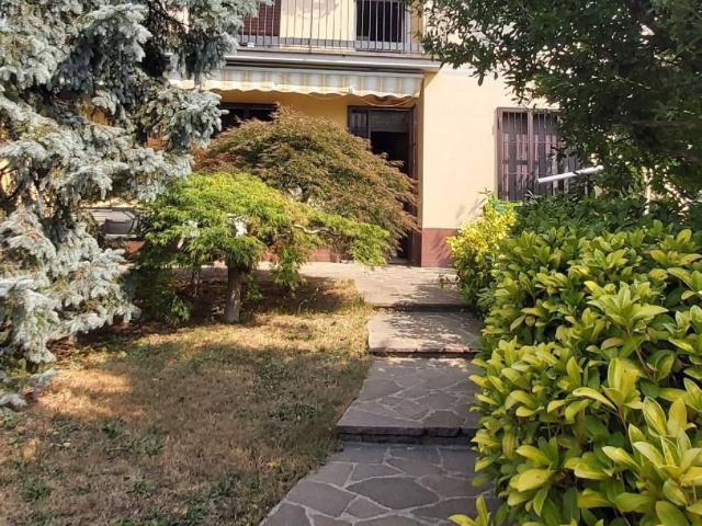 Villa Indipendente in vendita a Cesano Maderno, Lombardia