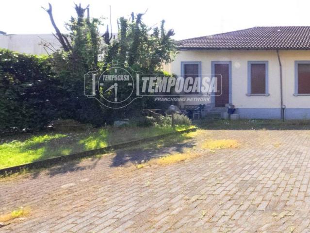 Villa Indipendente in vendita a Cesano Maderno, Lombardia