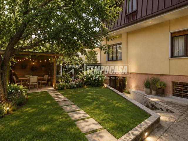 Villa Indipendente in vendita a Cesano Maderno, Lombardia