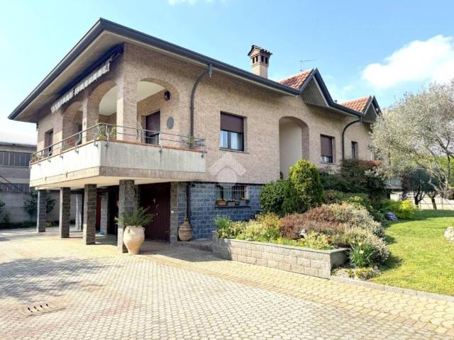 Villa Indipendente in vendita a Cassina Pertusella, Caronno Pertusella
