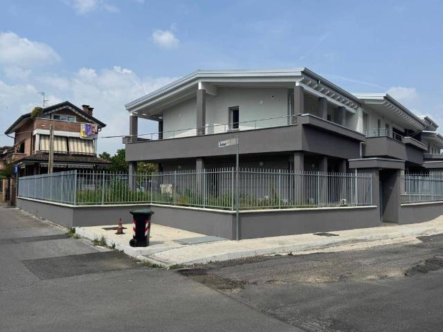 Villa Indipendente in vendita a Cesate, Lombardia