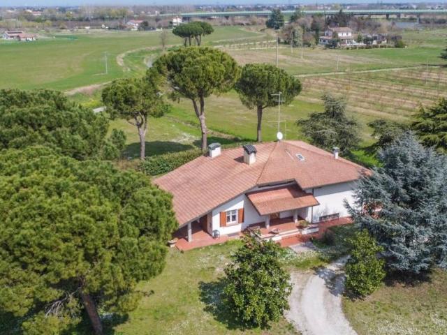 Villa Indipendente in vendita a Unione dei comuni Valle del Savio, Cesenà