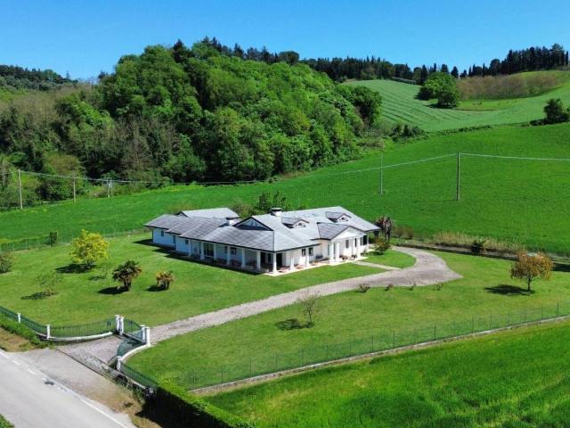 Villa Indipendente in vendita a Unione dei comuni Valle del Savio, Cesenà