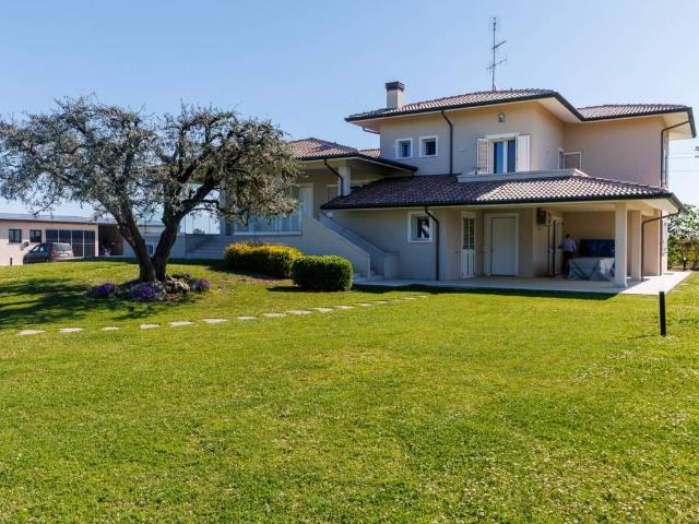 Villa Indipendente in vendita a Sant'Andrea in Bagnolo, Cesena