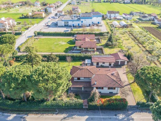 Villa Indipendente in vendita a Unione dei comuni Valle del Savio, Cesenà