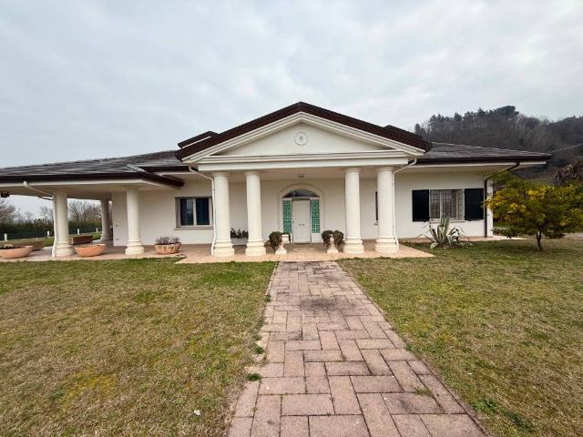 Villa Indipendente in vendita a Unione dei comuni Valle del Savio, Cesenà