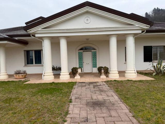 Villa Indipendente in vendita a Unione dei comuni Valle del Savio, Cesenà