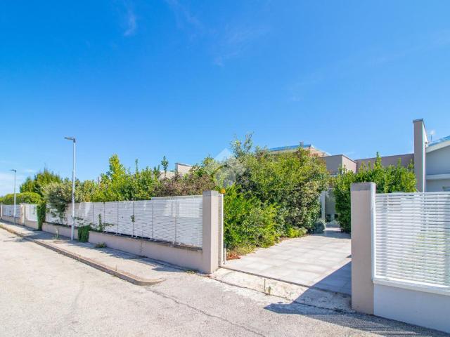 Villa Indipendente in vendita a Sala di Cesenatico, Cesenatico