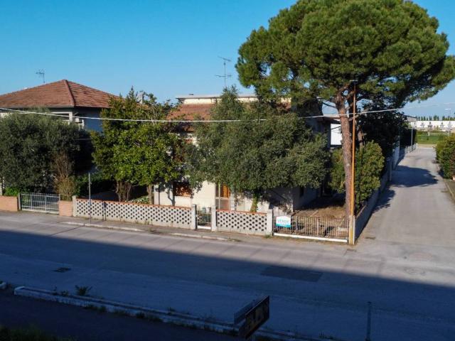 Villa Indipendente in vendita a Unione dei comuni Valle del Savio, Cesenà