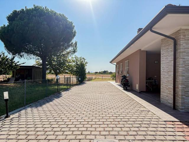 Villa Indipendente in vendita a Sala di Cesenatico, Cesenatico