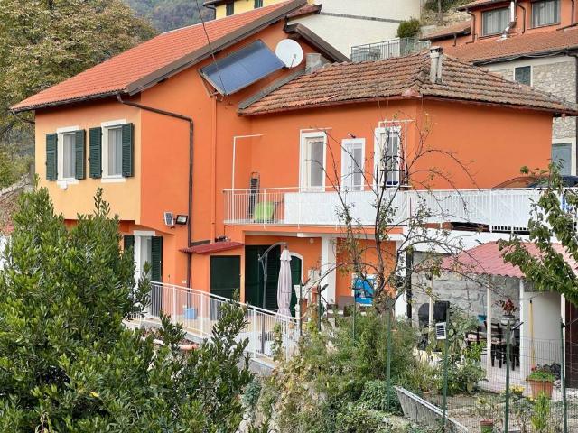 Villa Indipendente in vendita a Cesio, Liguria