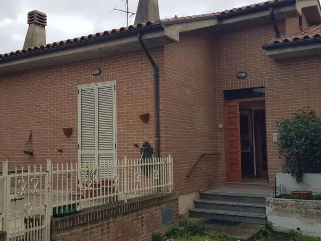 Villa Indipendente in vendita a Cessapalombo, Macerata