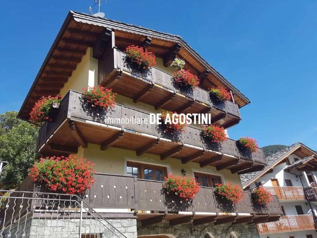 Villa Indipendente in vendita a Challand Saint Anselme, Aosta