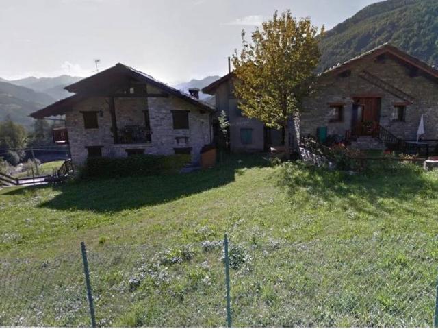 Villa Indipendente in vendita a Challand Saint Anselme, Aosta