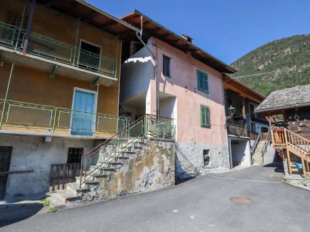 Villa Indipendente in vendita a Champdepraz, Aosta