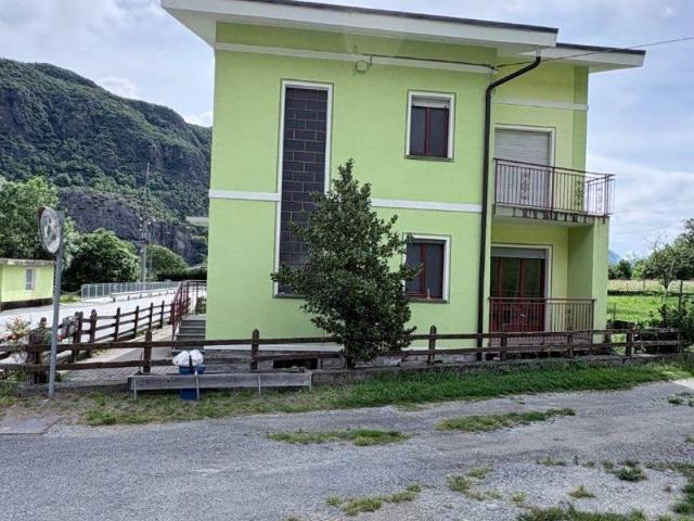 Villa Indipendente in vendita a Champdepraz, Aosta