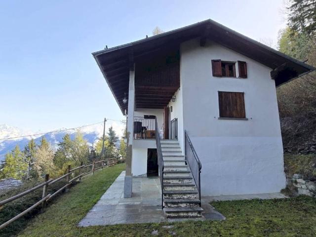 Villa Indipendente in vendita a Charvensod, Aosta