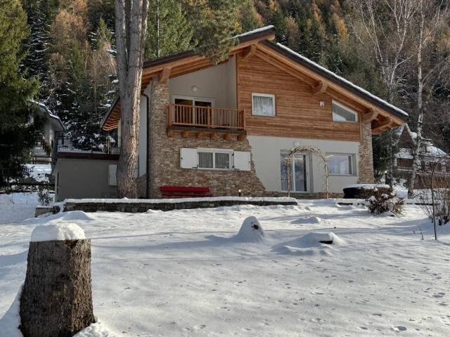 Villa Indipendente in vendita a Charvensod, Aosta
