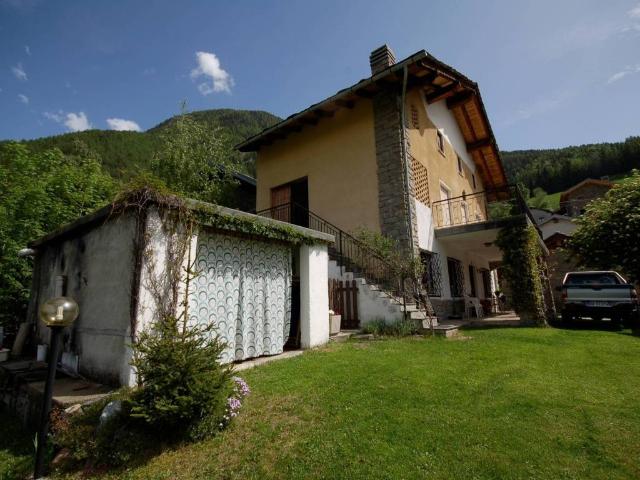 Villa Indipendente in vendita a Charvensod, Aosta