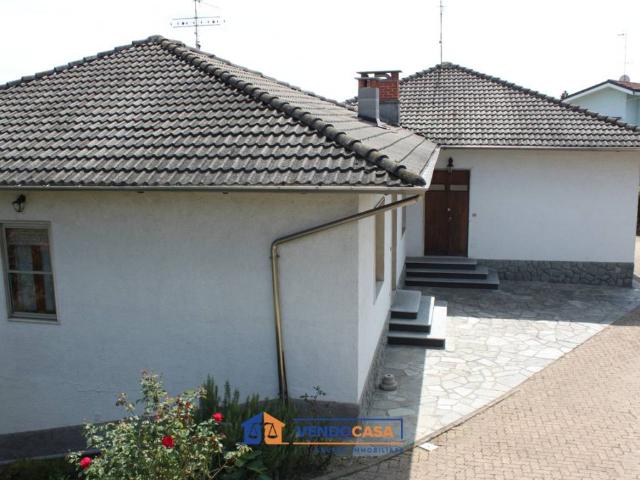Villa Indipendente in vendita a Roreto, Cherasco