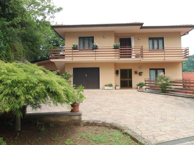 Villa Indipendente in vendita a Chiampo, Veneto
