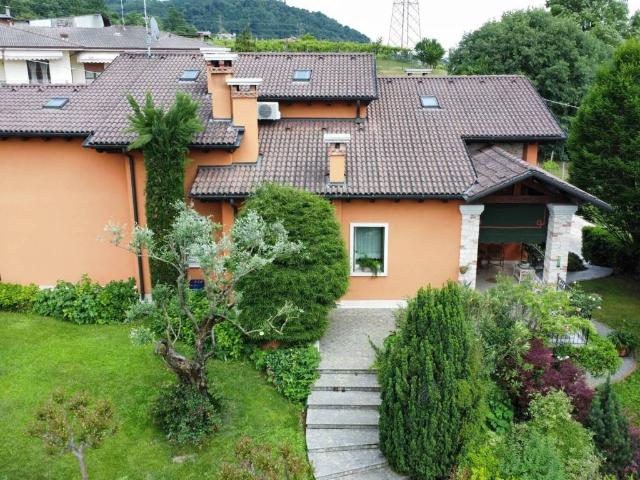 Villa Indipendente in vendita a Chiampo, Veneto