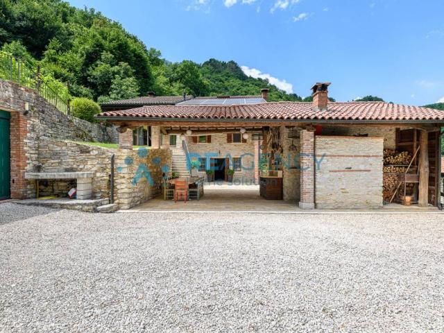 Villa Indipendente in vendita a Chiampo, Veneto