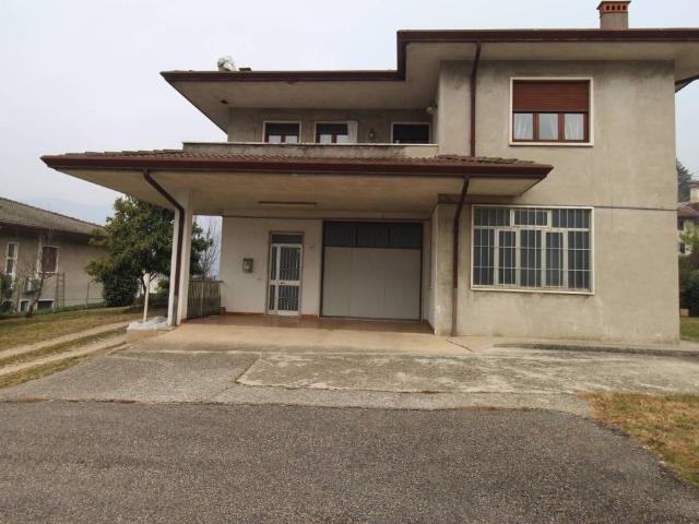 Villa Indipendente in vendita a Chiampo, Veneto