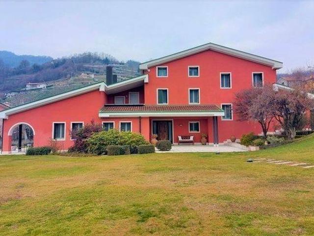 Villa Indipendente in vendita a Chiampo, Veneto