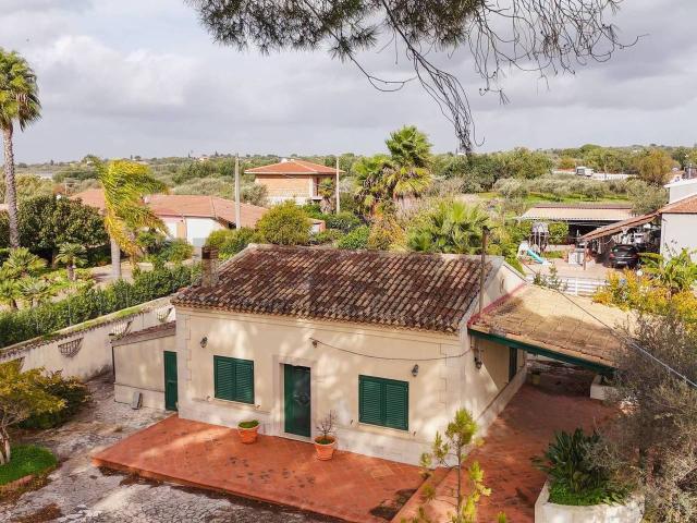 Villa Indipendente in vendita a Chiaramonte Gulfi, Sicilia