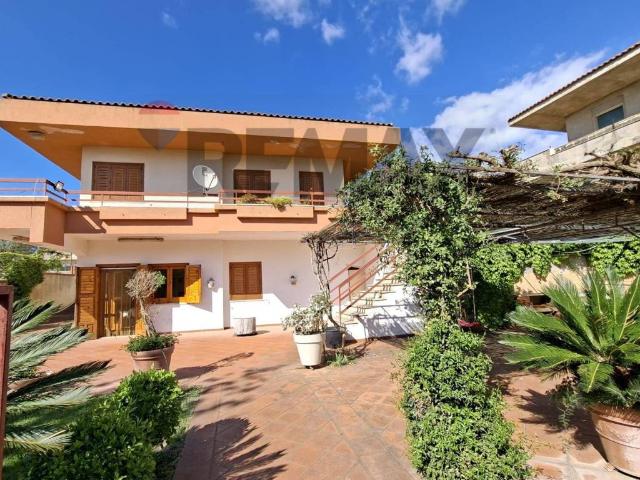 Villa Indipendente in vendita a Chiaramonte Gulfi, Sicilia