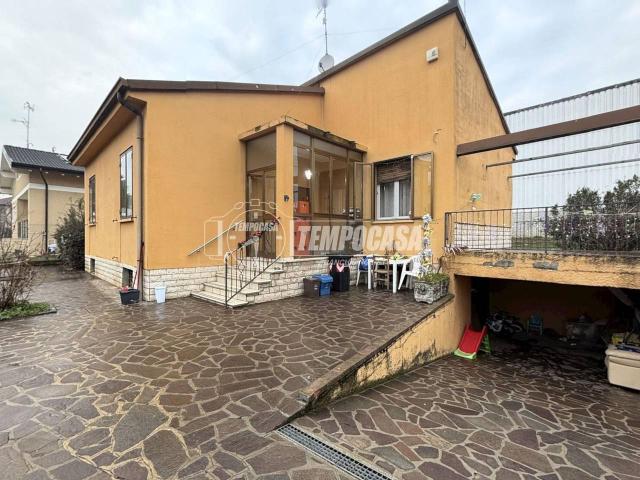 Villa Indipendente in vendita a Chiari, Lombardia