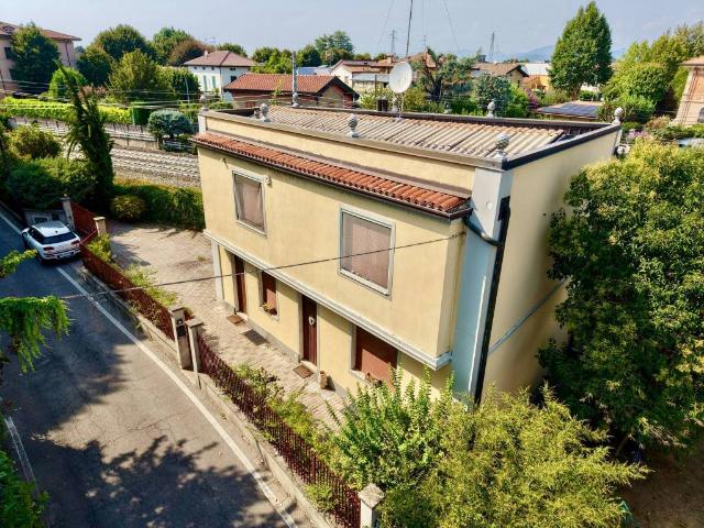 Villa Indipendente in vendita a Chiari, Lombardia
