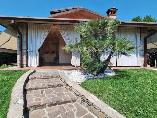 Villa Indipendente in vendita a Chiari, Lombardia