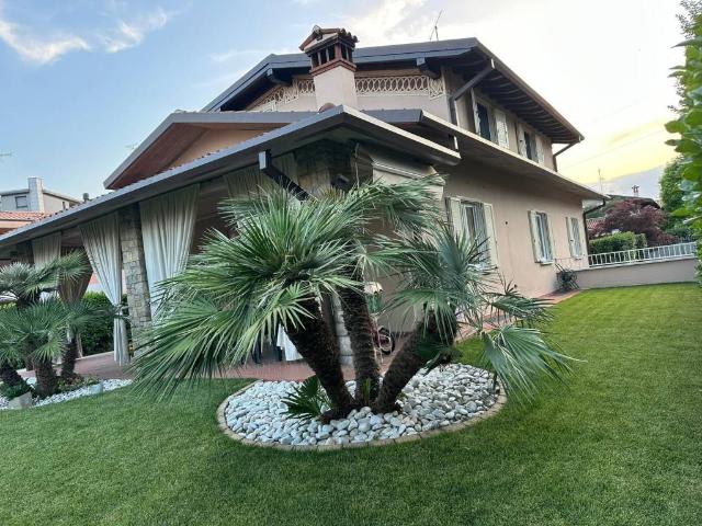 Villa Indipendente in vendita a Chiari, Lombardia