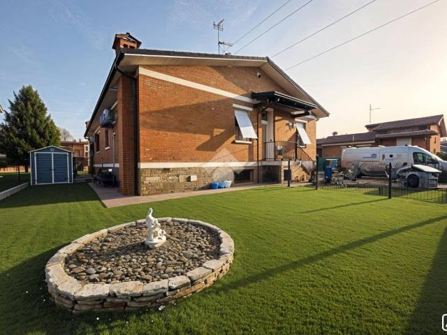 Villa Indipendente in vendita a Chiari, Lombardia