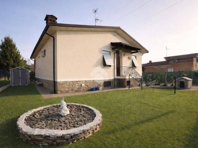 Villa Indipendente in vendita a Chiari, Lombardia