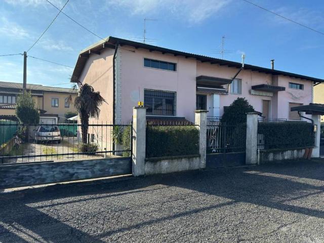 Villa Indipendente in vendita a Chiari, Lombardia