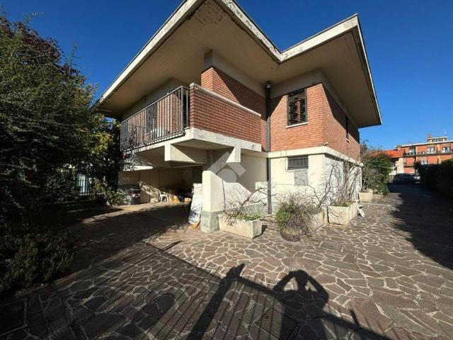 Villa Indipendente in vendita a Chiari, Lombardia