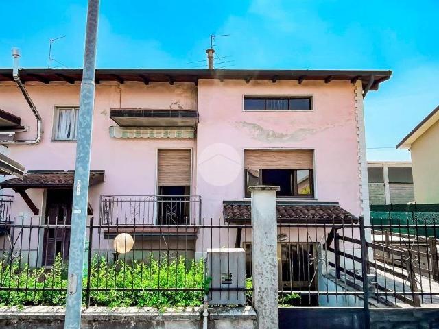 Villa Indipendente in vendita a Chiari, Lombardia