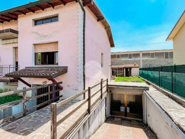 Villa Indipendente in vendita a Chiari, Lombardia